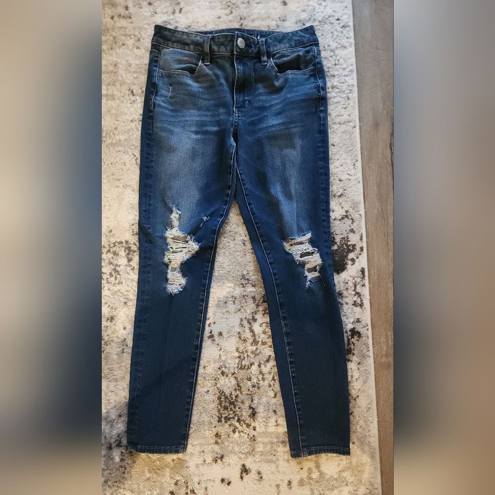 🌷👖American Eagle Outfitters Dark Blue Distressed Skinny Short Jeans🌷size 6